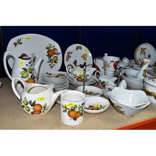 486 - A QUANTITY OF ROYAL WORCESTER 'EVESHAM', 'WILD HARVEST', AND MIDWINTER STYLECRAFT 'ORANGES AND LEMON... 