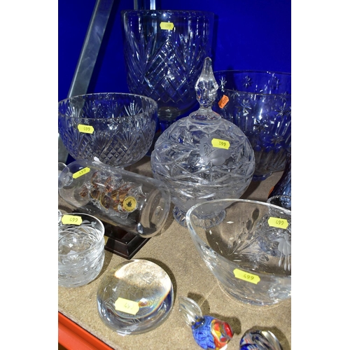 499 - TWENTY ONE PIECES OF CUT GLASS AND CRYSTAL, comprising five cut glass dishes, diameter 7.5cm, oval d... 