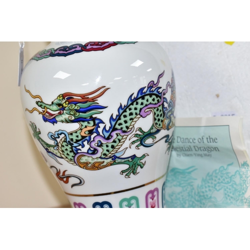 524 - AN ORIENTAL INSPIRED FRANKLIN MINT PORCELAIN VASE, titled 'The Dance of the Celestial Dragon', on a ... 