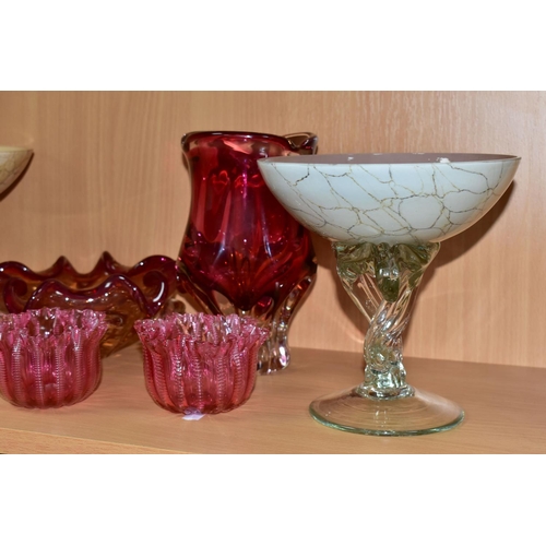 528 - A GROUP OF STUDIO GLASS AND OTHER DECORATIVE GLASSWARES, seven pieces to include a cased pink and or... 