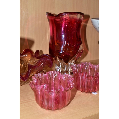 528 - A GROUP OF STUDIO GLASS AND OTHER DECORATIVE GLASSWARES, seven pieces to include a cased pink and or... 