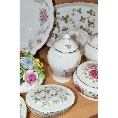 531 - A GROUP OF CERAMIC GIFTWARES ETC, fifteen pieces to include a Royal Albert Old Country Roses covered... 