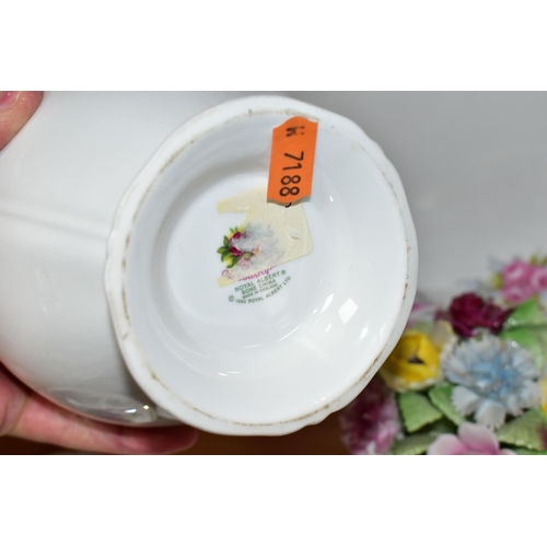 531 - A GROUP OF CERAMIC GIFTWARES ETC, fifteen pieces to include a Royal Albert Old Country Roses covered... 