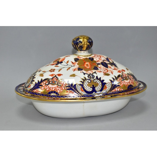 549 - AN EARLY 19TH CENTURY DERBY TUREEN AND COVER, in an Imari pattern, dish divided into two, foliate bl... 