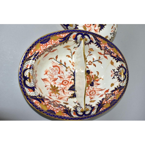 549 - AN EARLY 19TH CENTURY DERBY TUREEN AND COVER, in an Imari pattern, dish divided into two, foliate bl... 