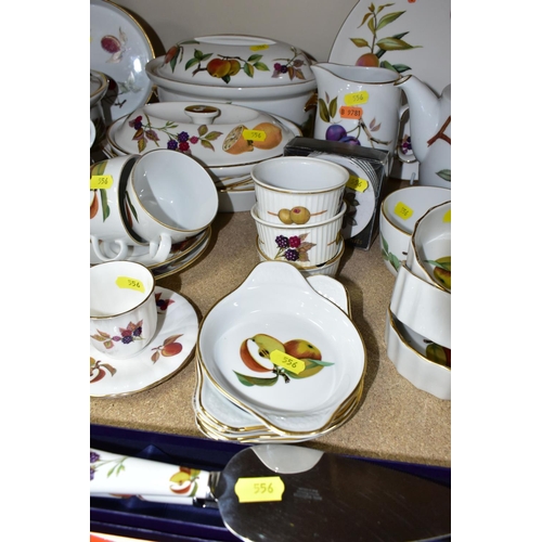 556 - SEVENTY PIECES OF ROYAL WORCESTER 'EVESHAM' DINNERWARE, comprising five lidded oven dishes, seven cu... 