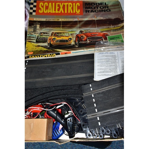 561 - A BOXED SCALEXTRIC MODEL MOTOR RACING SET, No.45, complete with both cars Austin Mini Cooper (C76), ... 