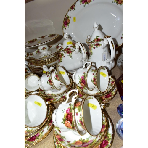 567 - A ROYAL ALBERT 'OLD COUNTRY ROSES' PATTERN PART DINNER AND TEA SERVICE, comprising twelve teacups, t... 