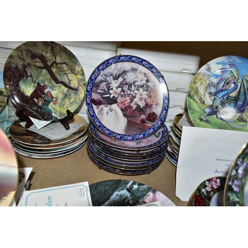 568 - A  QUANTITY OF COLLECTABLE PLATES, to include twelve plates from The Dragons of Enchantica series, s... 