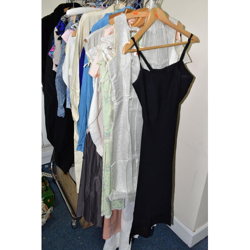 578 - LADIES VINTAGE CLOTHES AND SHOES ETC, to include a Horrockses swing dress size 14 and a cotton night... 