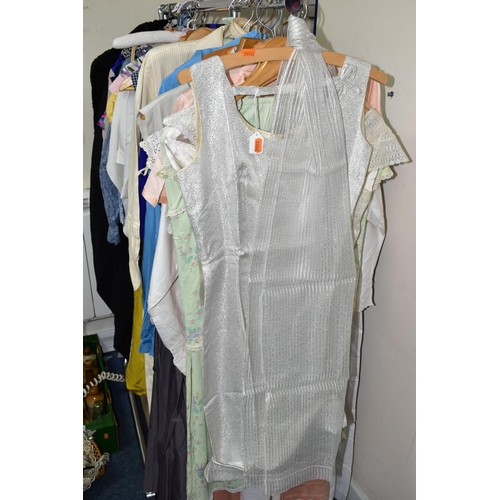 578 - LADIES VINTAGE CLOTHES AND SHOES ETC, to include a Horrockses swing dress size 14 and a cotton night... 