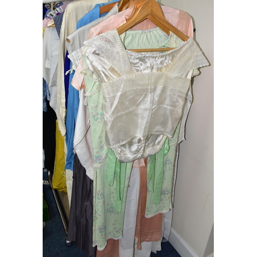 578 - LADIES VINTAGE CLOTHES AND SHOES ETC, to include a Horrockses swing dress size 14 and a cotton night... 