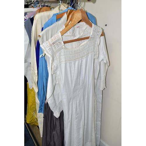 578 - LADIES VINTAGE CLOTHES AND SHOES ETC, to include a Horrockses swing dress size 14 and a cotton night... 