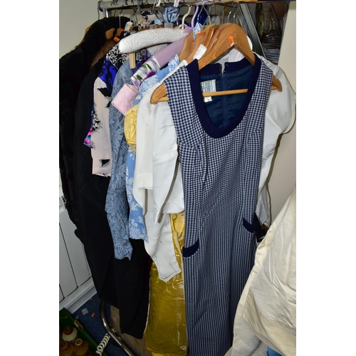 578 - LADIES VINTAGE CLOTHES AND SHOES ETC, to include a Horrockses swing dress size 14 and a cotton night... 