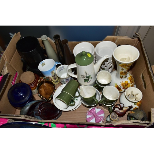 616 - FIVE BOXES OF ORNAMENTS, GIFTWARE AND GLASSWARE, to include approx., twenty ceramic and resin  Chris... 