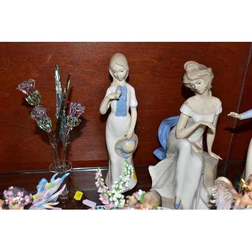 624 - A GROUP OF ORNAMENTS AND GIFTWARES, to include a Nao figurine of a girl with a puppy, a Nao duck, tw... 