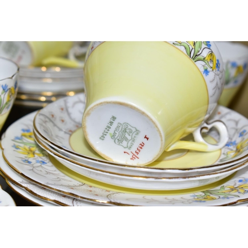 630 - A THIRTY THREE PIECE SHELLEY CAMBRIDGE SHAPE PART TEA SET IN PATTERN 12995/56, featuring borders of ... 