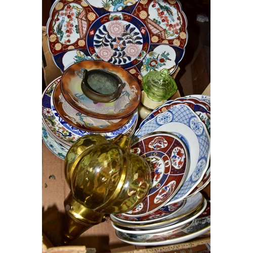 651 - ONE BOX OF CERAMICS AND GLASSWARE, to include two Japanese Moriage dragon ware wall plates, an amber... 