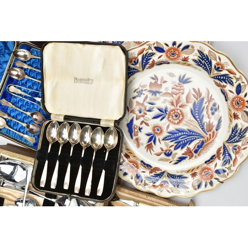 116 - A COMPLETE CANTEEN, A SET OF SILVER TEASPOONS AND OTHER ITEMS, light wooden canteen complete with a ... 