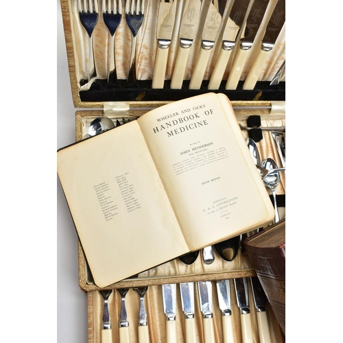 116 - A COMPLETE CANTEEN, A SET OF SILVER TEASPOONS AND OTHER ITEMS, light wooden canteen complete with a ... 