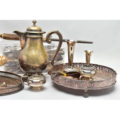 119 - AN ASSORTMENT OF CUTLERY AND TABLEWARE, knives with names to include 'Arthur Price', two serving tra... 