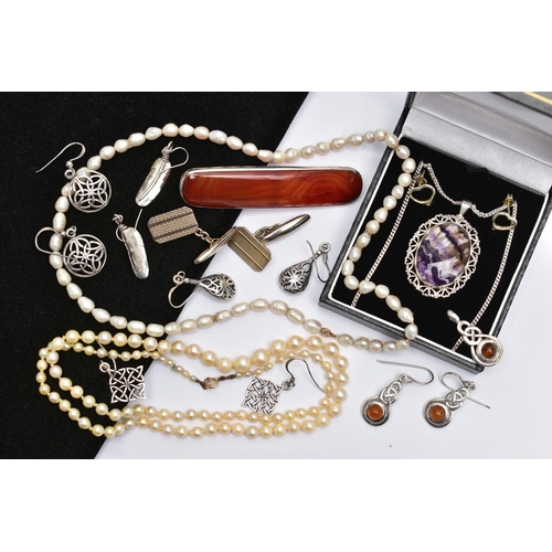 67 - AN ASSORTMENT OF WHITE METAL AND CULTURED PEARL JEWELLERY, to include a carnelian bar brooch in a wh... 