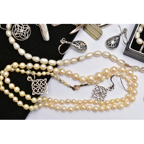 67 - AN ASSORTMENT OF WHITE METAL AND CULTURED PEARL JEWELLERY, to include a carnelian bar brooch in a wh... 