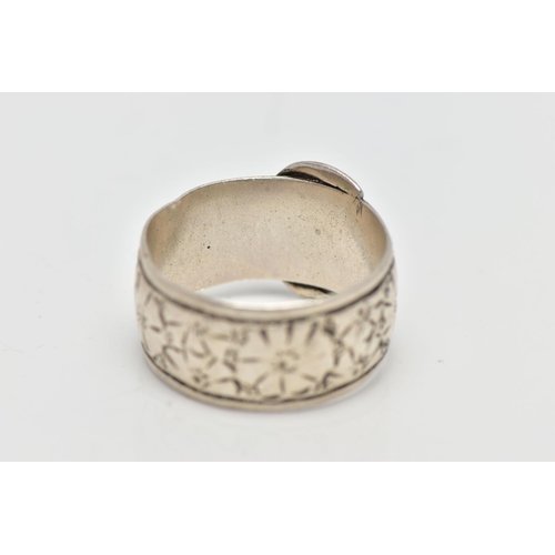 92 - A GENTS SILVER BUCKLE RING, with engraved floral design to the polished buckle, hallmarked 'V W A' B... 
