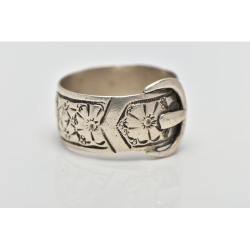 92 - A GENTS SILVER BUCKLE RING, with engraved floral design to the polished buckle, hallmarked 'V W A' B... 