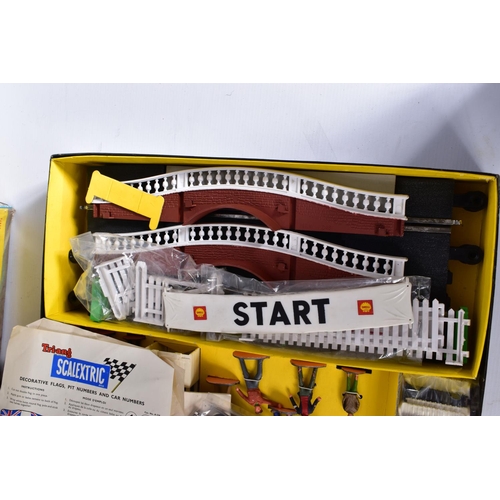 10 - A BOXED SCALEXTRIC COMPETITION CAR SERIES WITH LIGHTS SET, No.CM.34, complete with both cars, Aston ... 