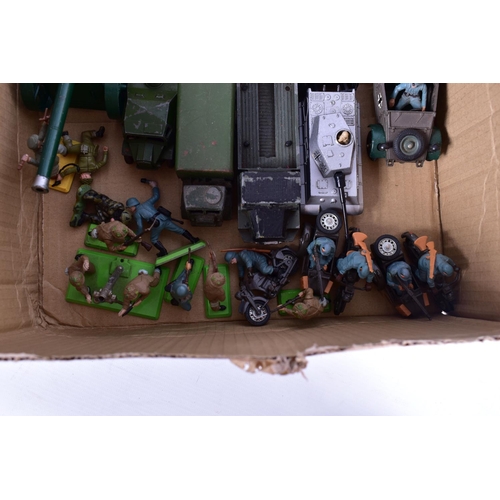 19 - A QUANTITY OF UNBOXED AND ASSORTED PLAYWORN DIECAST AND PLASTIC MILITARY VEHICLES AND FIGURES, to in... 