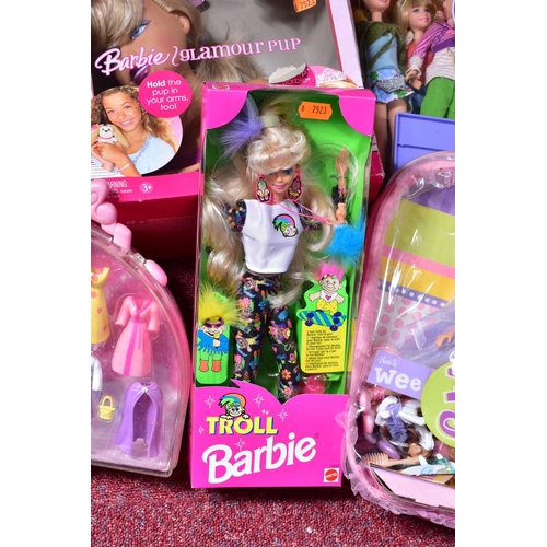 34 - A QUANTITY OF ASSORTED BOXED MODERN DOLLS, to include Mattel Troll Barbie, No.10257, appears largely... 