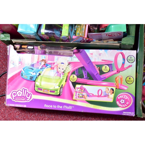 36 - AN EXTENSIVE COLLECTION OF BOXED AND UNBOXED ASSORTED POLLY POCKET DOLLS, CLOTHING AND ACCESSORIES, ... 