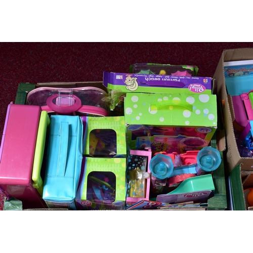 36 - AN EXTENSIVE COLLECTION OF BOXED AND UNBOXED ASSORTED POLLY POCKET DOLLS, CLOTHING AND ACCESSORIES, ... 