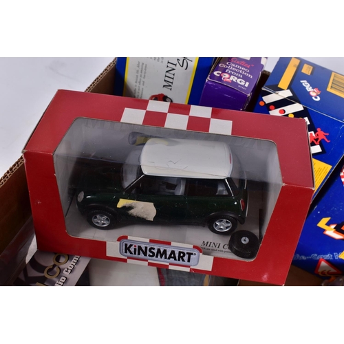 43 - A QUANTITY OF BOXED AND UNBOXED MODERN DIECAST AND PLASTIC AUSTIN MORRIS & B.M.W. MINI MODELS, to in... 