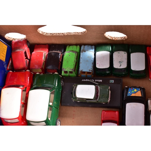 43 - A QUANTITY OF BOXED AND UNBOXED MODERN DIECAST AND PLASTIC AUSTIN MORRIS & B.M.W. MINI MODELS, to in... 