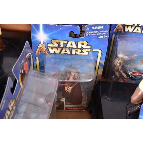 101 - A QUANTITY OF BOXED AND UNBOXED MODERN STAR WARS ITEMS, boxed items are mainly Hasbro Attack of the ... 