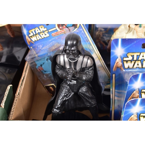 101 - A QUANTITY OF BOXED AND UNBOXED MODERN STAR WARS ITEMS, boxed items are mainly Hasbro Attack of the ... 