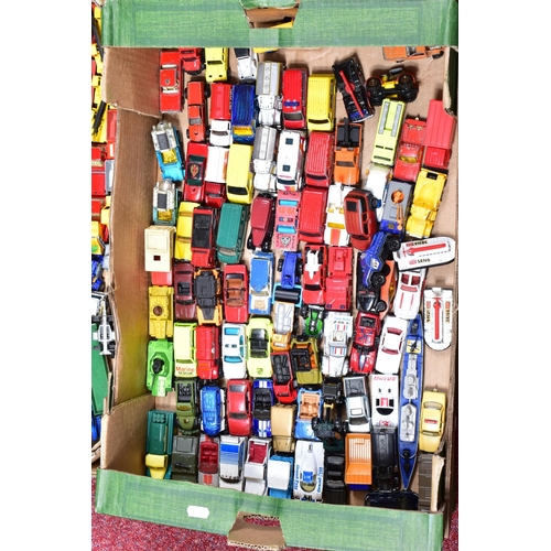 117 - A QUANTITY OF UNBOXED AND ASSORTED MODERN DIECAST VEHICLES, to include Matchbox, Corgi, Siku, Bburag... 