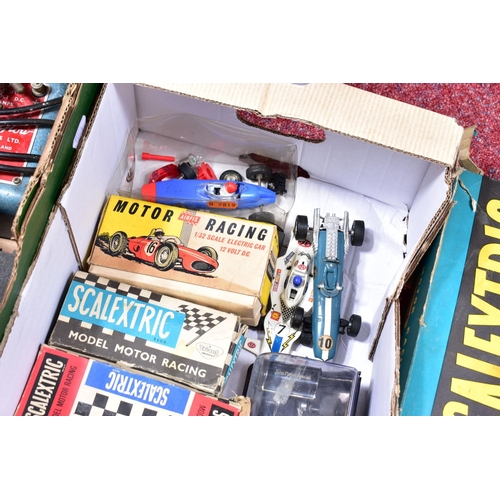 124 - A BOXED SCALEXTRIC VINTAGE MOTOR RACING SET, No.V3, with one Bentley 4.5 Litre Supercharged Racing C... 