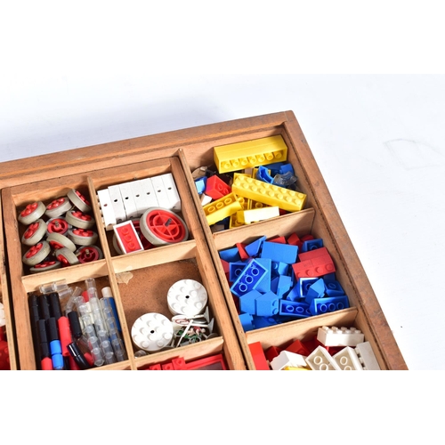 93 - AN ORIGINAL WOODEN LEGO SYSTEM BOX, containing a quantity of 1960's and 1970's Lego, to include Fire... 