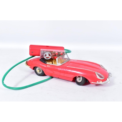 147 - A BOXED MARX TOYS BATTERY OPERATED PLASTIC JAGUAR E TYPE, not tested, missing one windscreen wiper, ... 