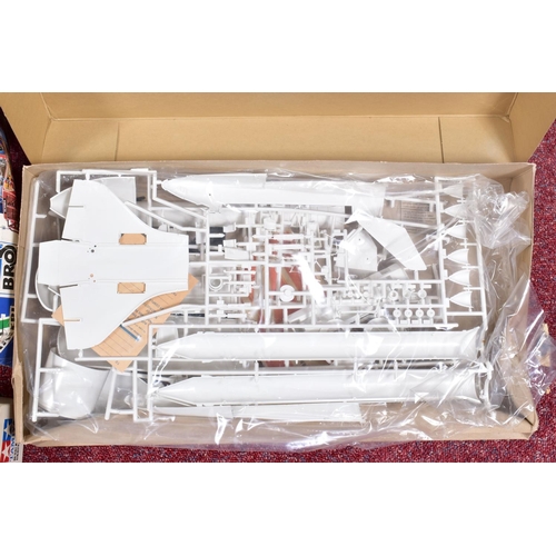 152 - A BOXED UNBUILT AIRFIX JAMES BOND MOONRAKER SPACE SHIP PLASTIC CONSTRUCTION KIT, Series 10, No.10178... 