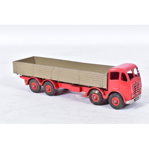 159 - AN UNBOXED DINKY SUPERTOYS FODEN FLAT TRUCK WITH CHAINS, No.505/905, 2nd type cab, green cab, chassi... 