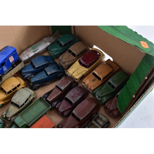 178 - A QUANTITY OF UNBOXED AND ASSORTED PLAYWORN DINKY DIECAST VEHICLES, majority are cars from the 1950'... 