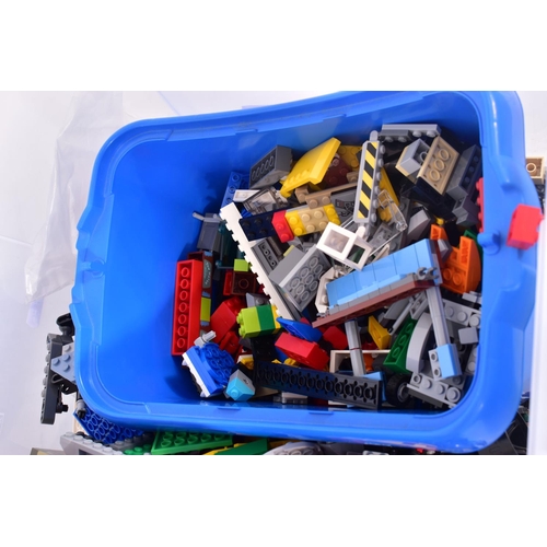 186 - A QUANTITY OF UNBOXED AND ASSORTED MODERN LEGO, with a quantity of instruction booklets for various ... 