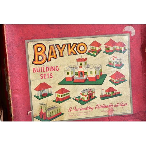 189 - A COLLECTION OF ASSORTED BOXED BAYKO CONSTRUCTION SETS, to include early boxed Outfit No.1, Building... 