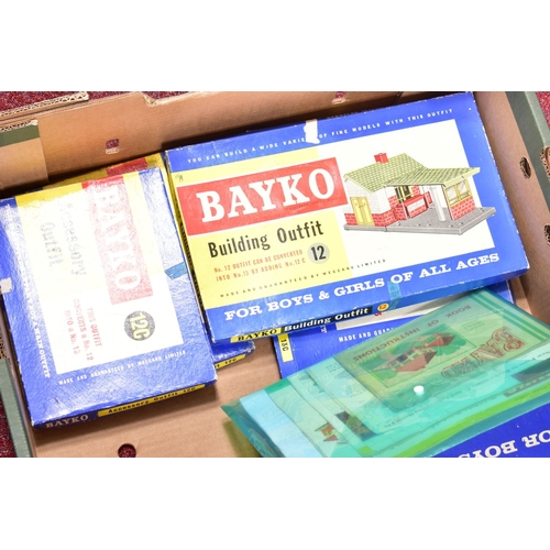 189 - A COLLECTION OF ASSORTED BOXED BAYKO CONSTRUCTION SETS, to include early boxed Outfit No.1, Building... 