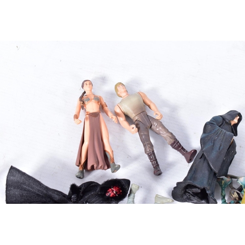 211 - A QUANTITY OF LOOSE STAR WARS ACTION FIGURES, majority are  1990's Kenner or Hasbro figures, all in ... 