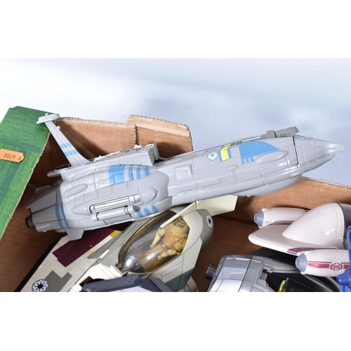 219 - A BOX OF EARLY 21ST CENTURY LFL STAR WARS AIRCRAFT, VEHICLES AND PARTS, to include a 2009 Octuptarra... 